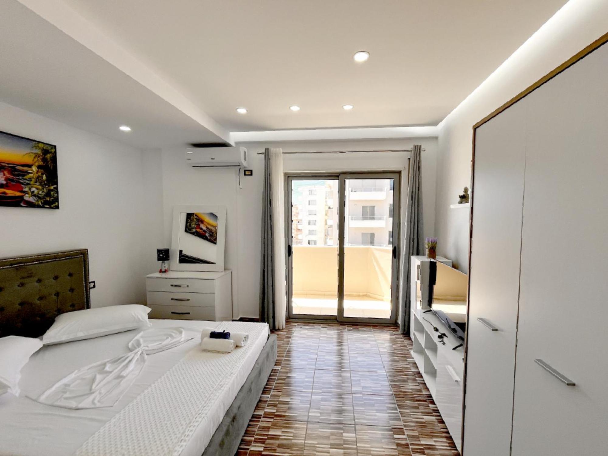 Kam Apartments In The City Center Vlore Exterior photo