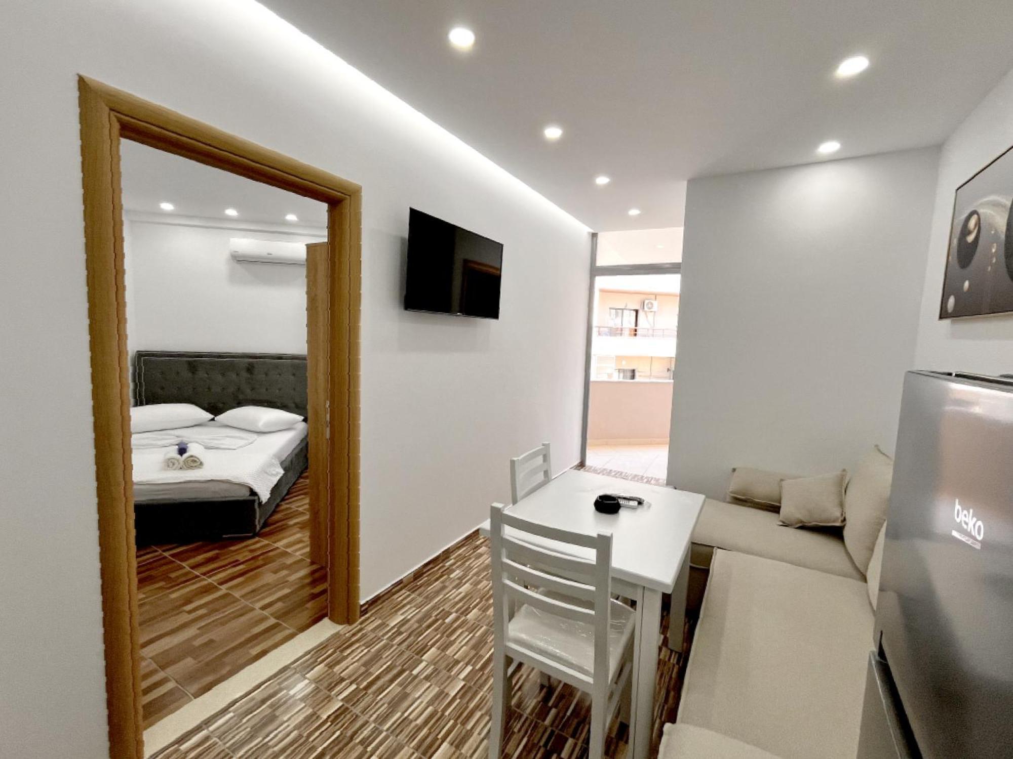 Kam Apartments In The City Center Vlore Exterior photo